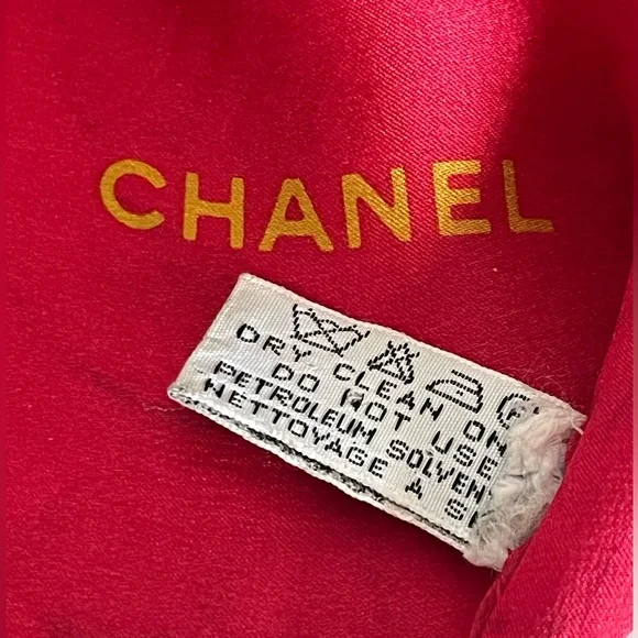 CHANEL Signature CC Jewelry Classic Graphic Design Scarf - Picture 8 of 12